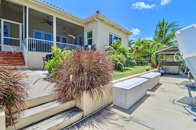 view of patio with ceiling fan