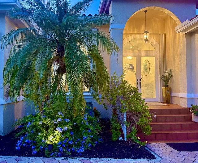 view of exterior entry featuring stucco siding
