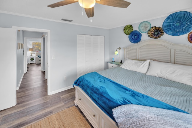 40 High Point Rd Unit C105, Tavernier, FL 33070 - bedroom featuring wood finished floors, baseboards, washer / clothes dryer, ornamental molding, and a closet