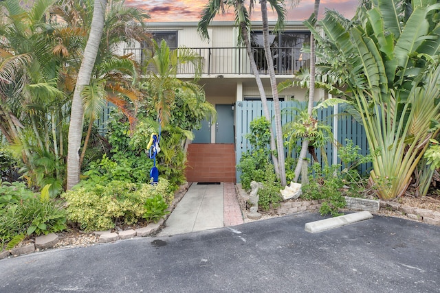 exterior space featuring a balcony