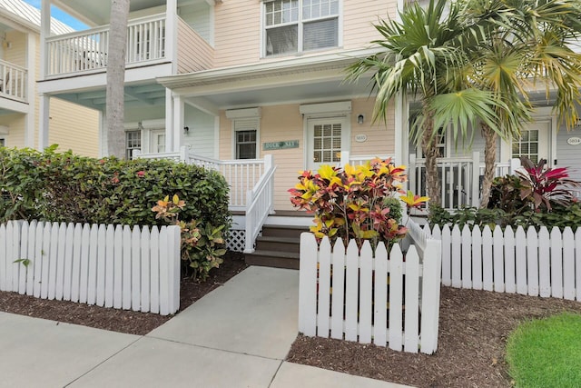 view of front facade featuring a porch and a wall unit AC