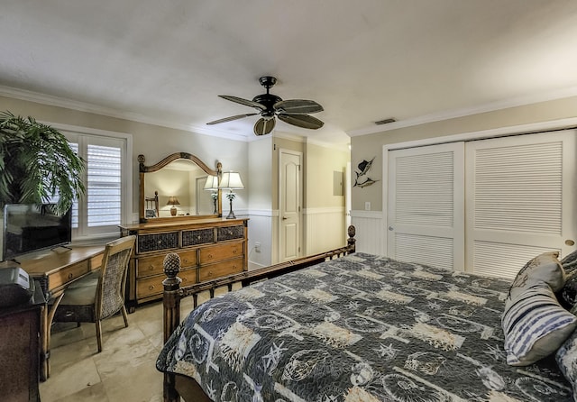 bedroom with crown molding, a closet, and ceiling fan