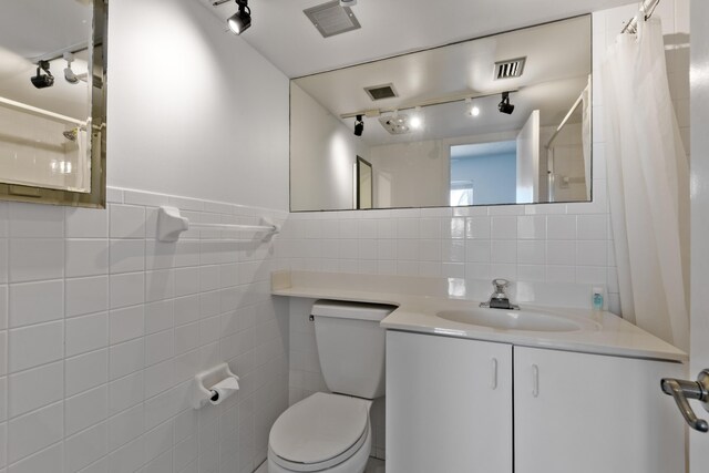 2000 Coco Plum Dr Unit 106, Marathon, FL 33050 - full bath featuring tile walls, vanity, curtained shower, and track lighting