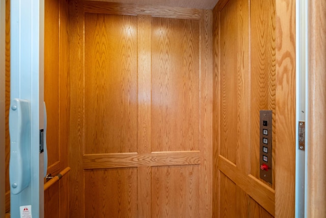 room details featuring elevator