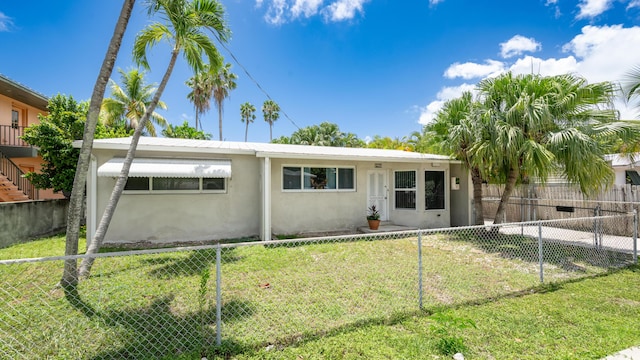 ranch-style home with a front yard