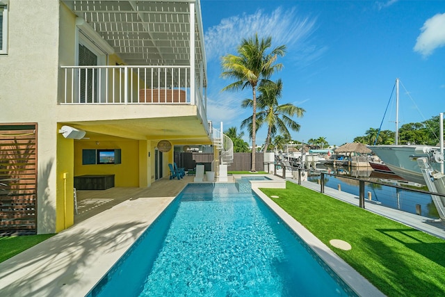 view of pool featuring an in ground hot tub, a yard, and a patio