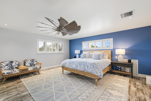 bedroom with ceiling fan