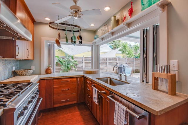 kitchen featuring extractor fan, dark hardwood / wood-style floors, sink, backsplash, and kitchen peninsula