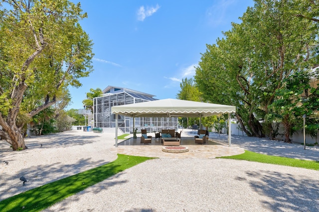 view of property's community featuring outdoor lounge area and a patio area