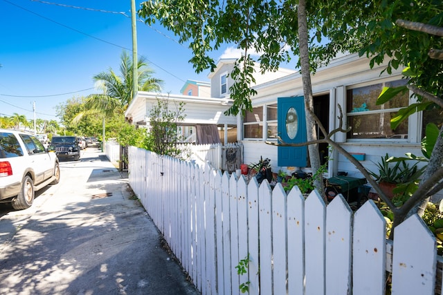 view of front of property with a fenced front yard