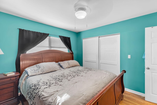 bedroom featuring light hardwood / wood-style floors, a closet, and ceiling fan