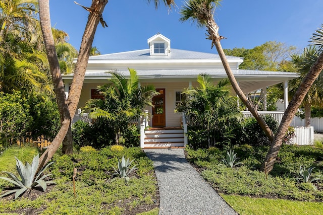 view of front of property featuring covered porch