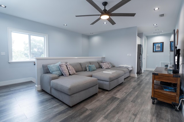 living area featuring recessed lighting, visible vents, baseboards, and wood finished floors