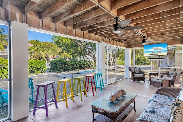 sunroom featuring ceiling fan