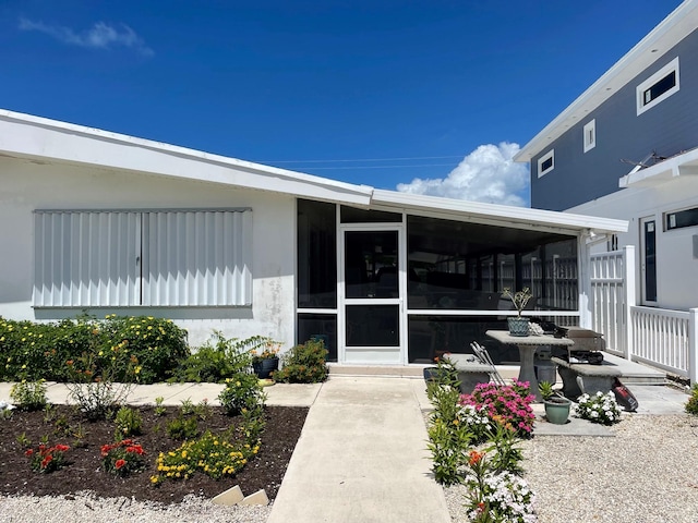 view of exterior entry featuring stucco siding