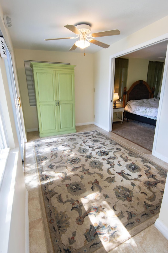 bedroom with ceiling fan