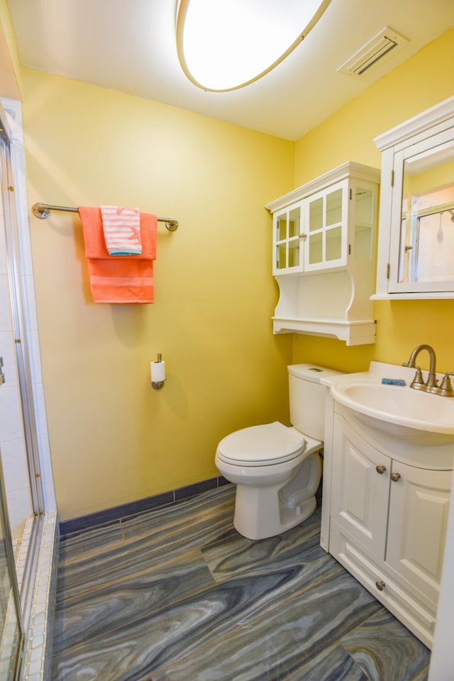 full bathroom with walk in shower, toilet, visible vents, and vanity
