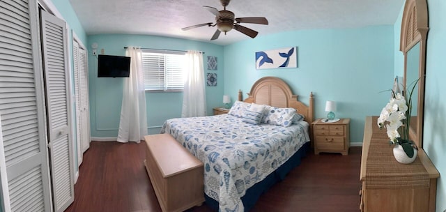 bedroom featuring a closet, dark hardwood / wood-style floors, a textured ceiling, and ceiling fan