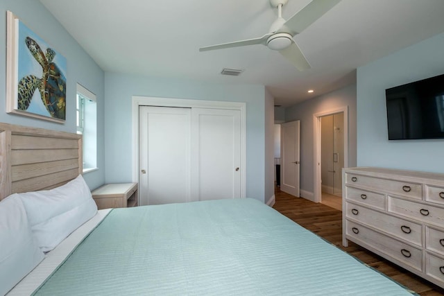 bedroom featuring recessed lighting, dark wood finished floors, visible vents, a closet, and ceiling fan