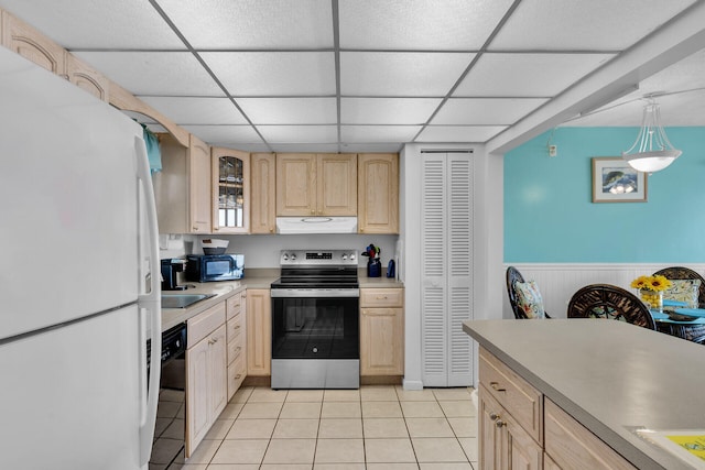 200 Wrenn St Unit 509, Tavernier, FL 33070 - kitchen featuring black appliances, light brown cabinetry, under cabinet range hood, a paneled ceiling, and a wainscoted wall