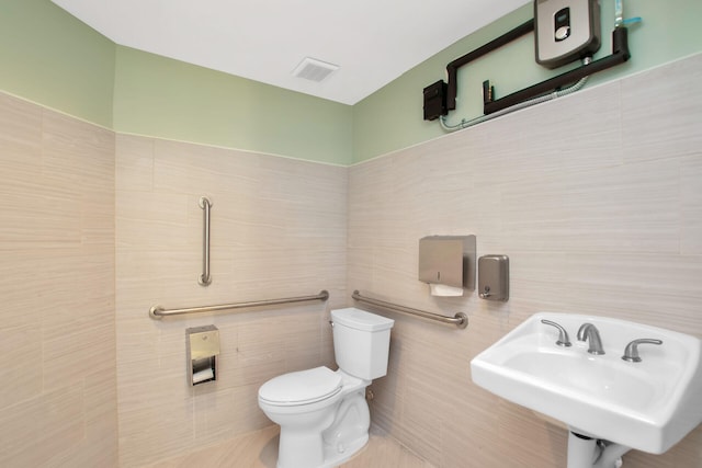 200 Wrenn St Unit 509, Tavernier, FL 33070 - bathroom featuring a sink and tile walls