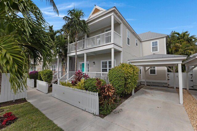 view of front of property featuring a balcony and a porch