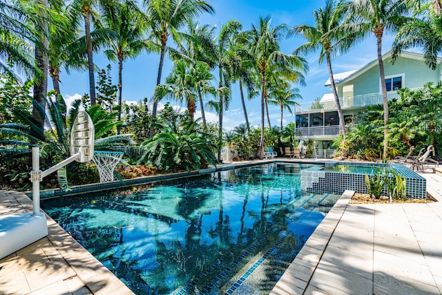 view of swimming pool