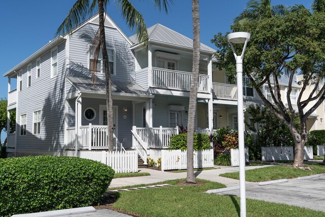 view of front facade with covered porch