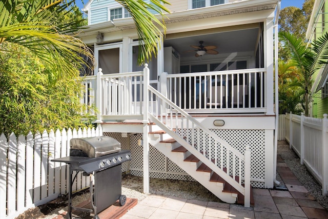 property entrance featuring ceiling fan