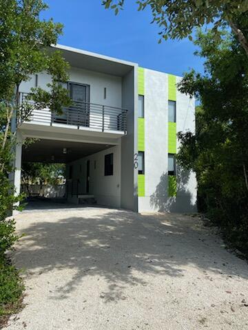 view of front facade with a carport