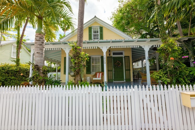 view of front of property featuring a fenced front yard and covered porch