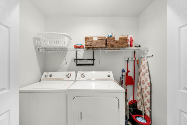 laundry room with washing machine and dryer