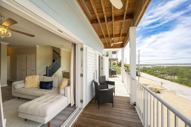 balcony featuring ceiling fan