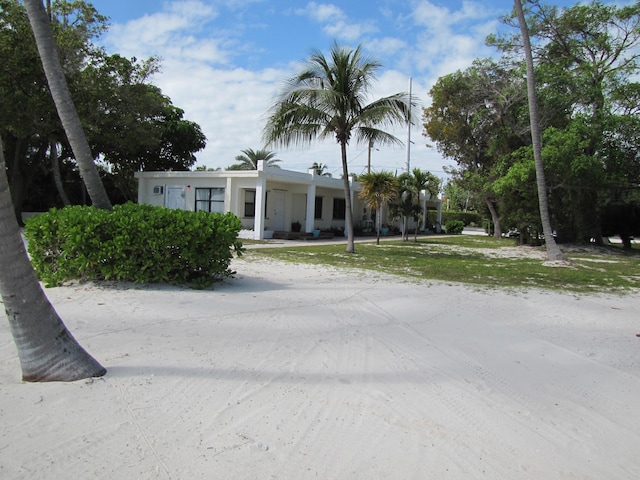 view of front facade