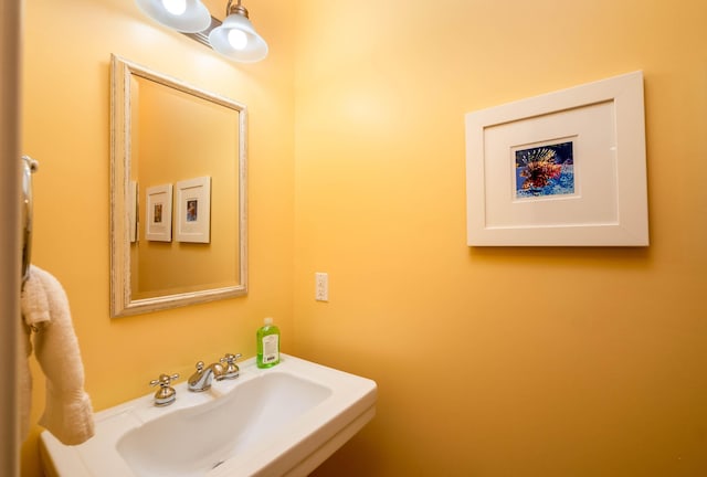 bathroom featuring sink