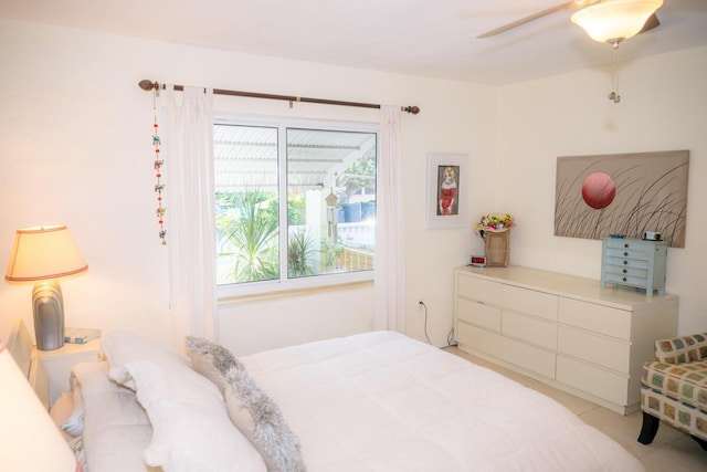 bedroom with ceiling fan