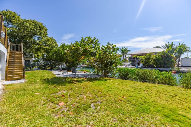 view of yard featuring a patio