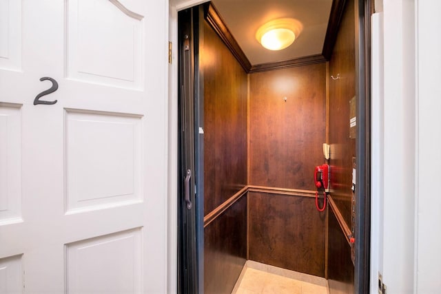 room details with elevator