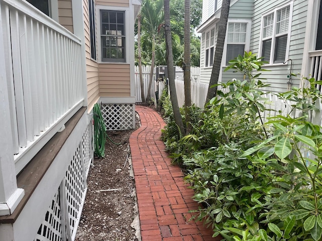 8 Kestral Way, Key West, FL 33040 - view of side of home