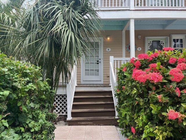 8 Kestral Way, Key West, FL 33040 - entrance to property with a porch