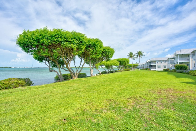 view of yard featuring a water view