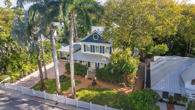 view of front of property with a front lawn