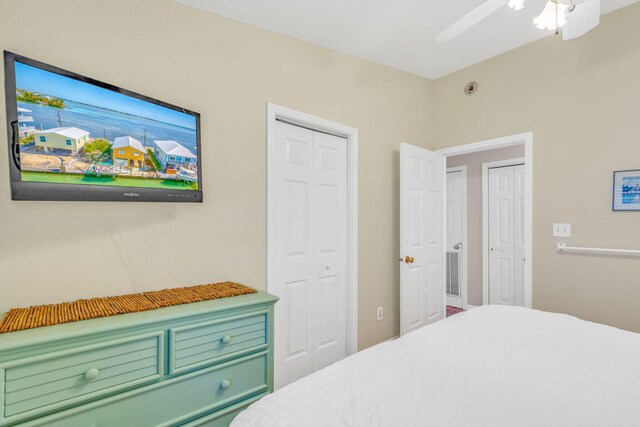 bedroom featuring ceiling fan