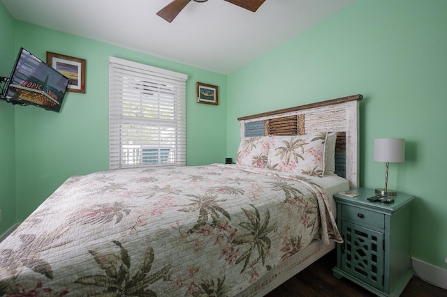 bedroom with ceiling fan