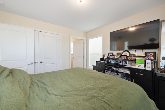 bedroom featuring a closet