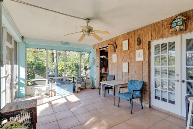 sunroom / solarium with ceiling fan