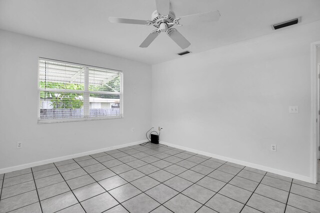 empty room with ceiling fan