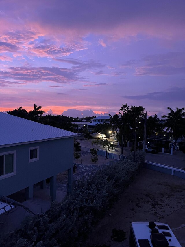 view of yard at dusk