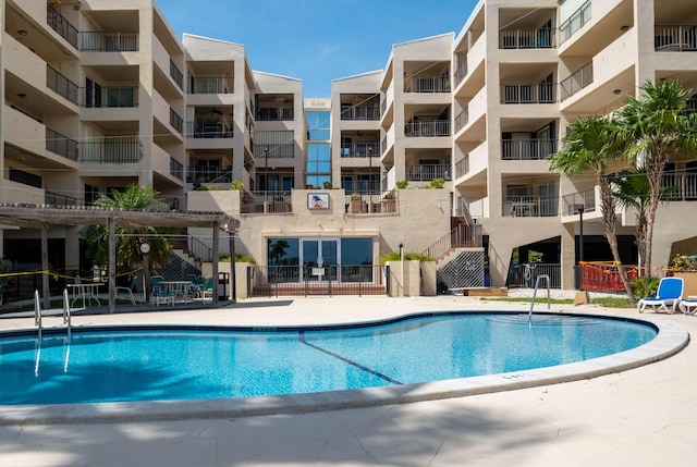 view of swimming pool