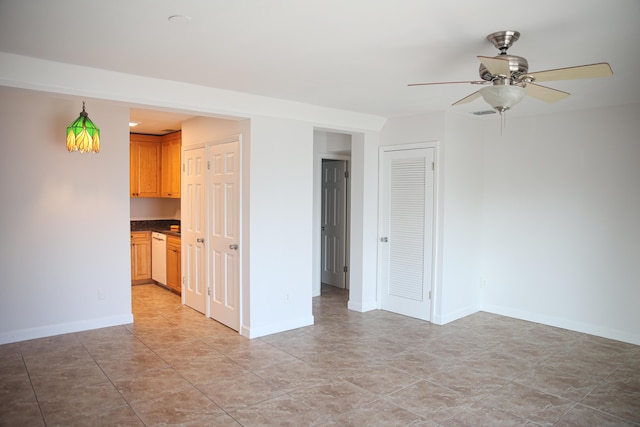 empty room featuring ceiling fan